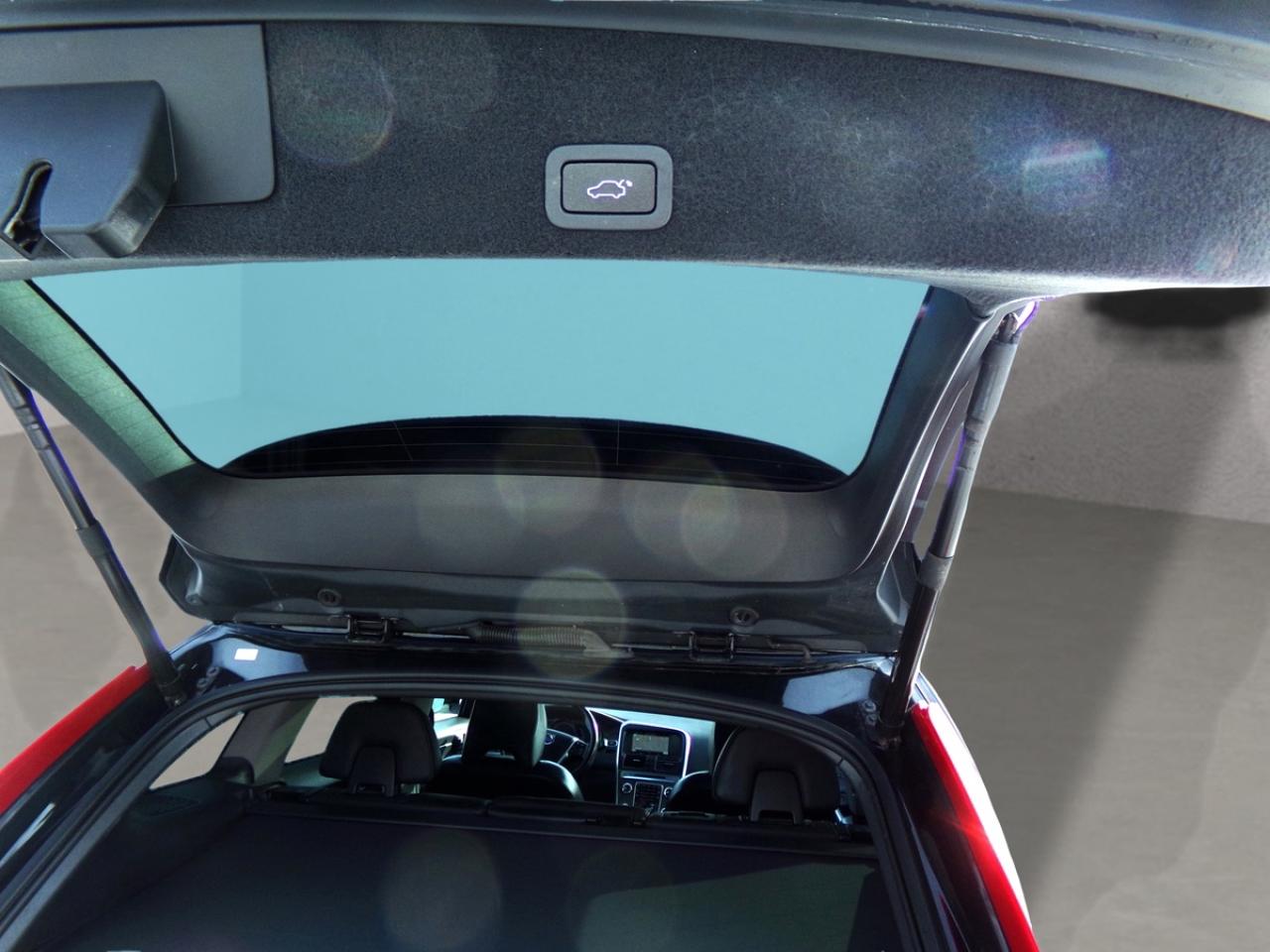 2016 Volvo XC60 T5 SE Premier AWD Navi Panoramic Sunroof Photo