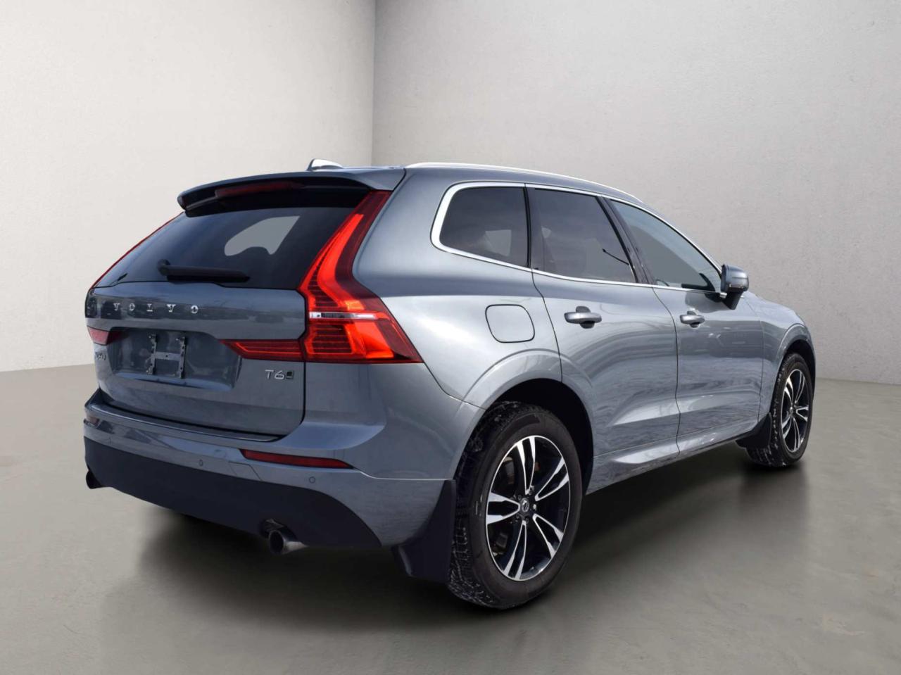 2020 Volvo XC60 T6 Momentum AWD Photo