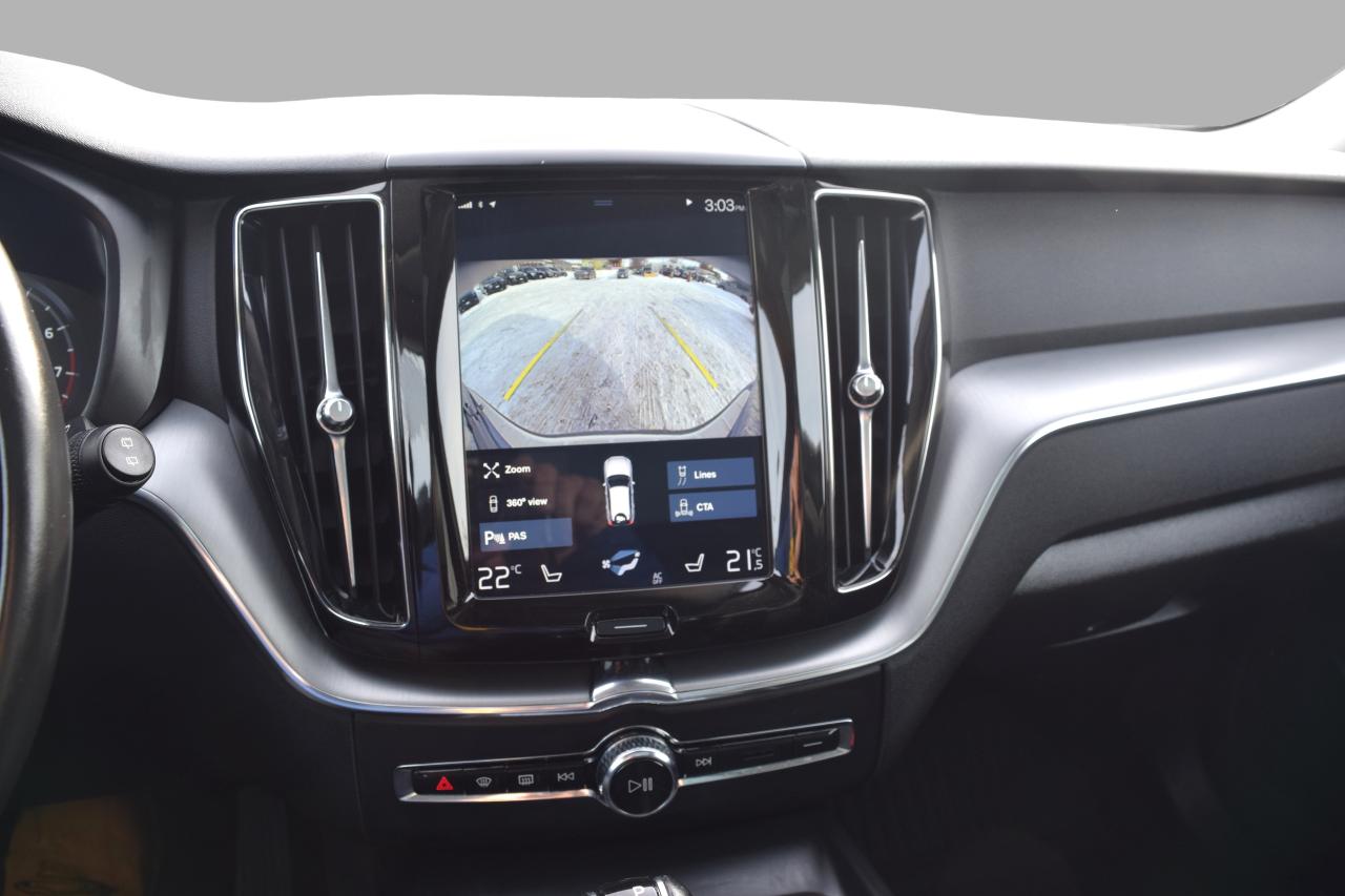 2020 Volvo XC60 T6 Momentum AWD Photo
