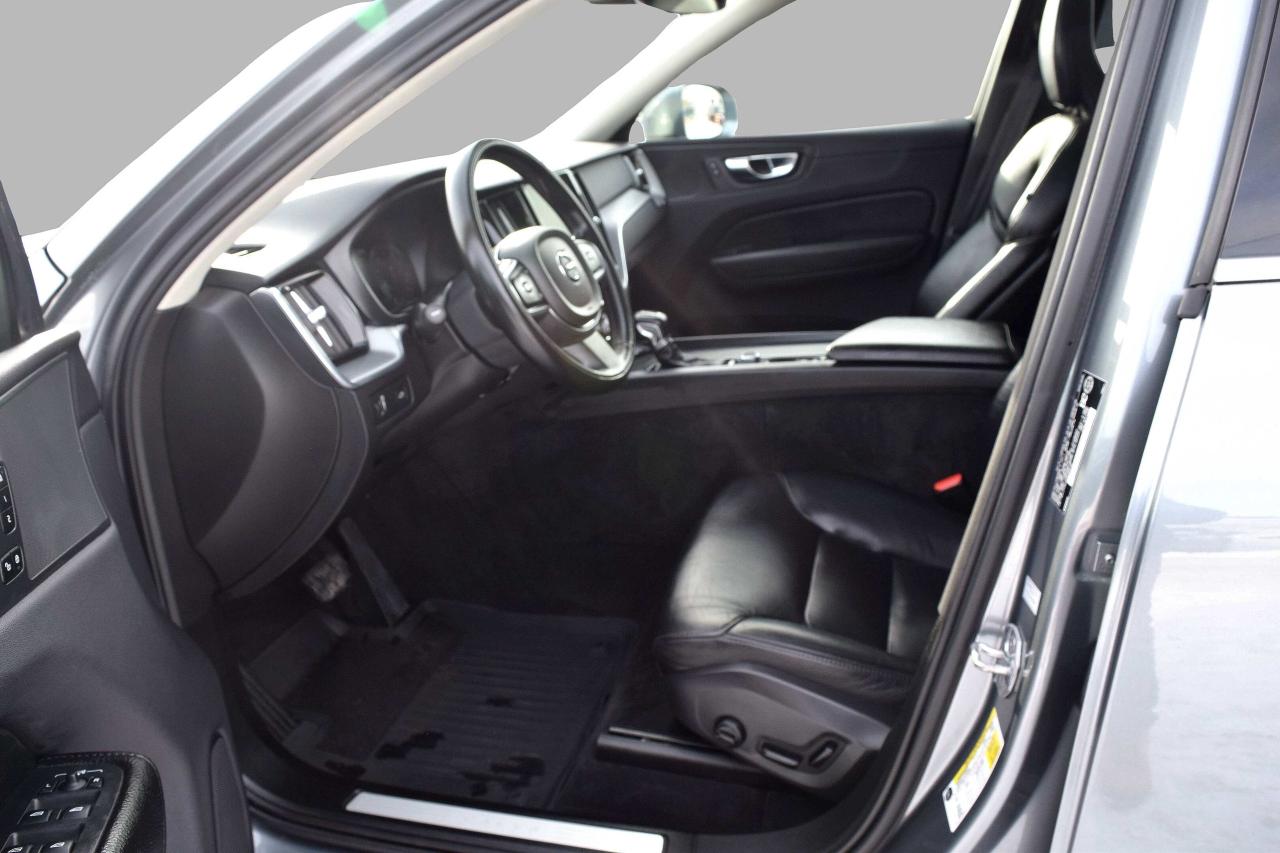 2020 Volvo XC60 T6 Momentum AWD Photo
