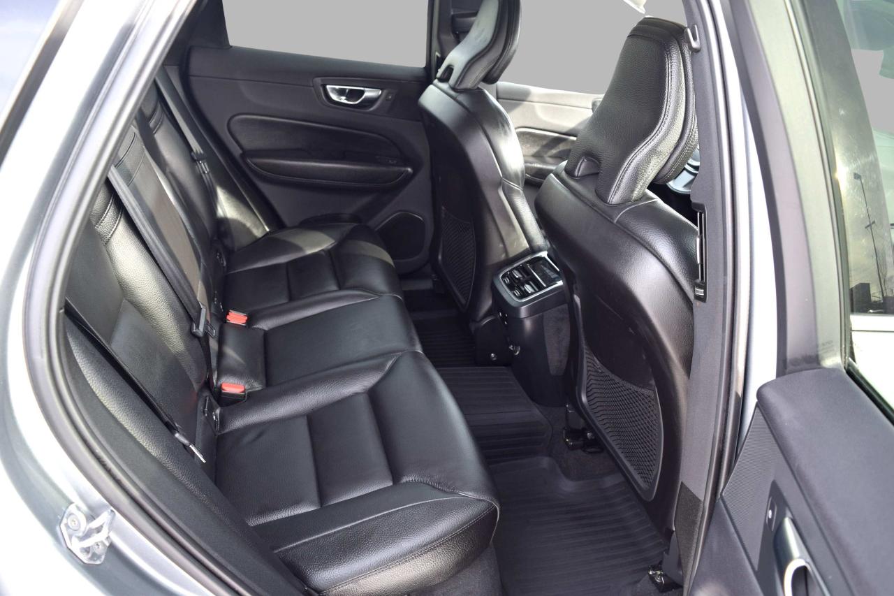 2020 Volvo XC60 T6 Momentum AWD Photo