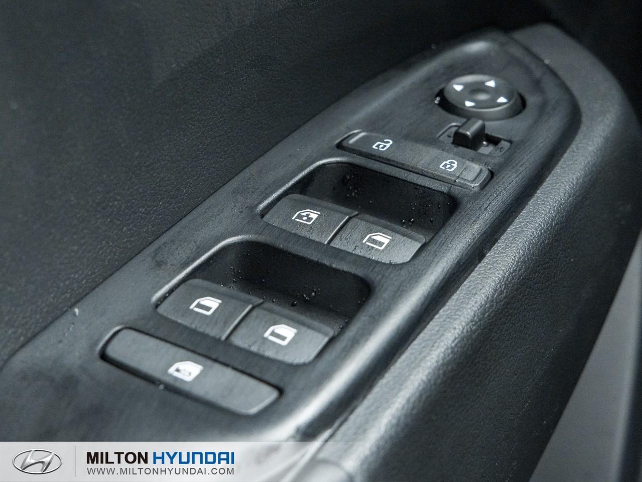 2026 Hyundai Venue Ultimate w/Black Interior 4dr Front-Wheel Drive Photo