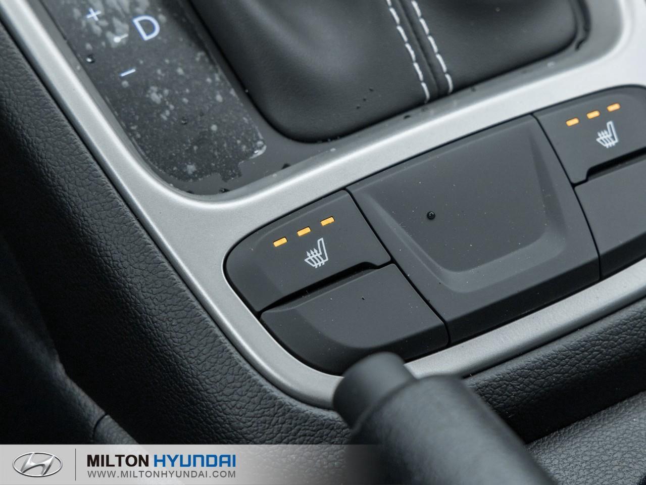 2026 Hyundai Venue Essential w/Two-Tone 4dr Front-Wheel Drive Photo