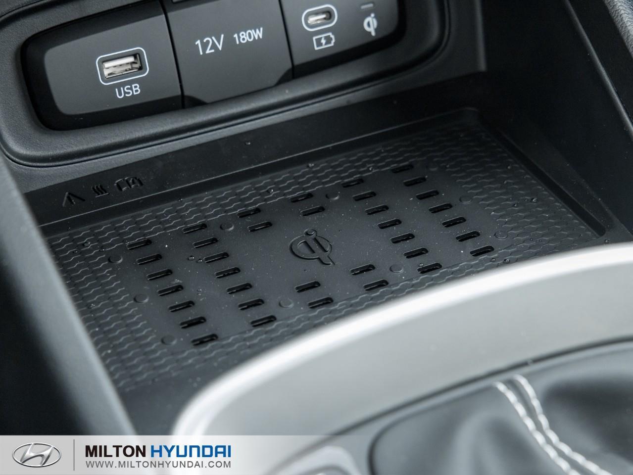 2026 Hyundai Venue Essential w/Two-Tone 4dr Front-Wheel Drive Photo