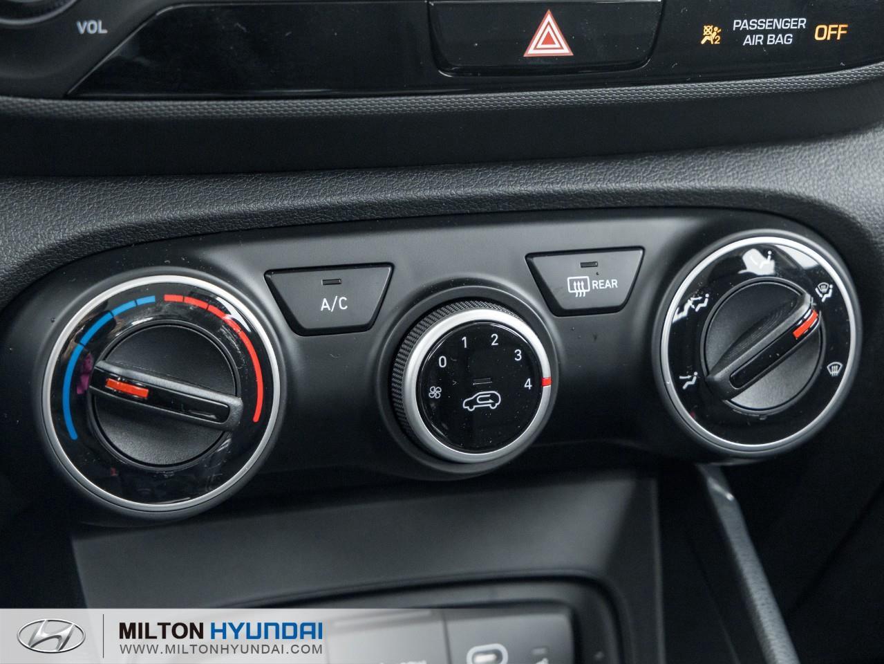 2026 Hyundai Venue Essential w/Two-Tone 4dr Front-Wheel Drive Photo