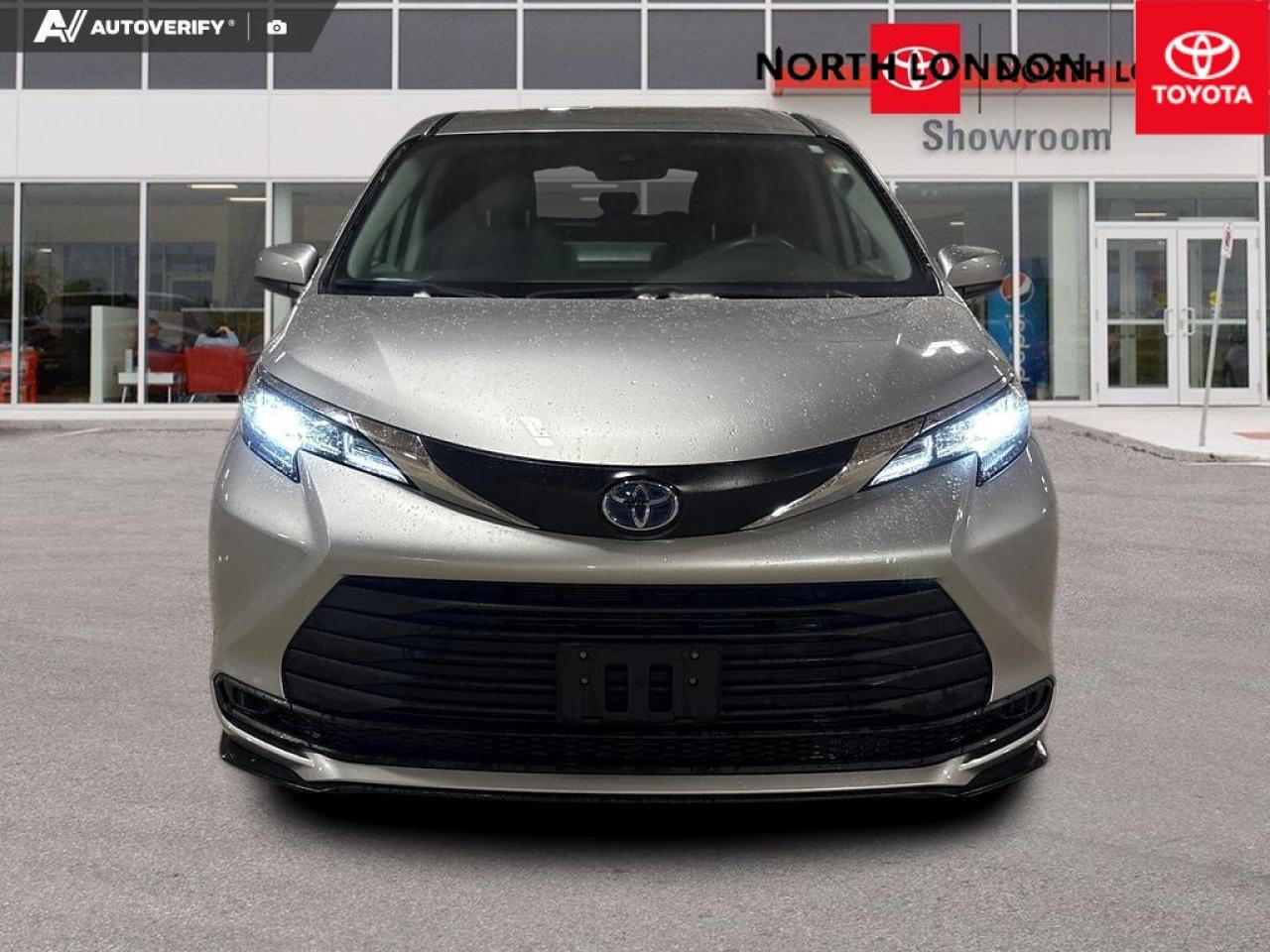 2023 Toyota Sienna  Photo