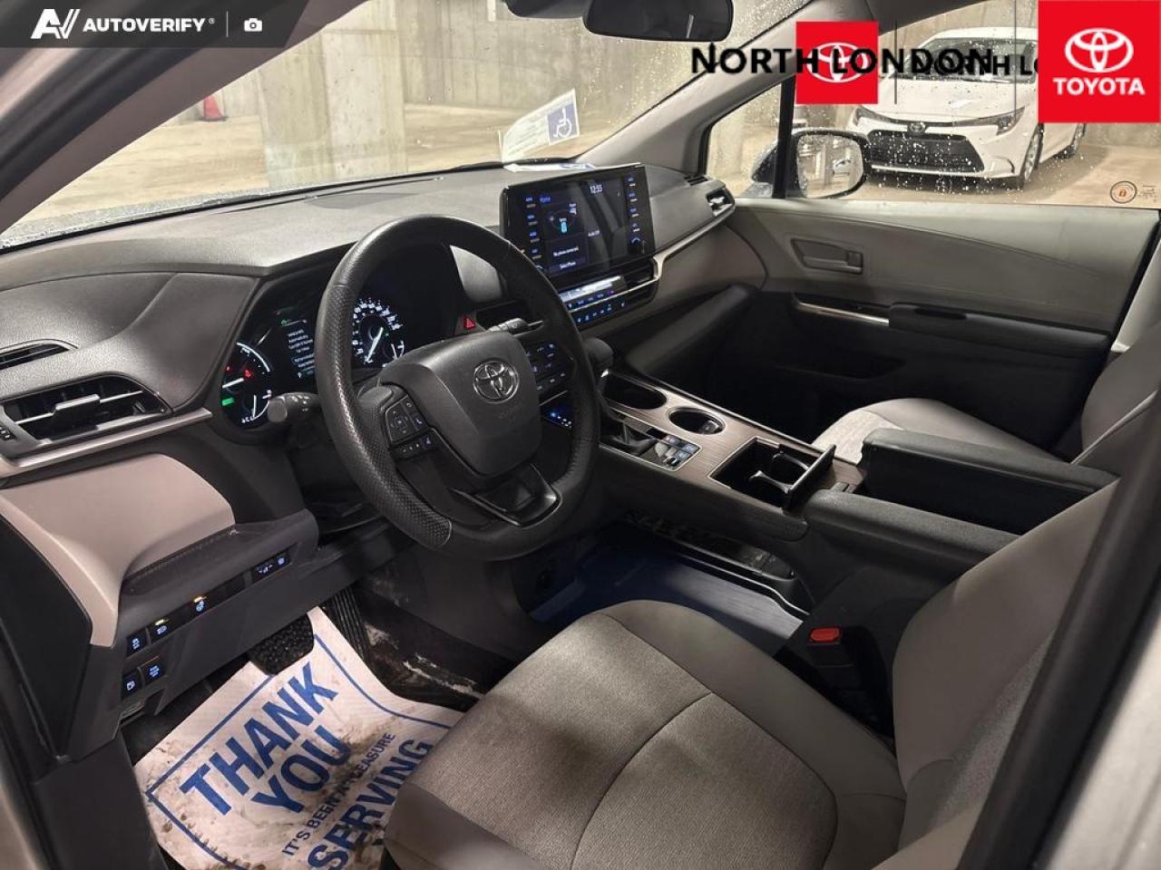 2023 Toyota Sienna  Photo