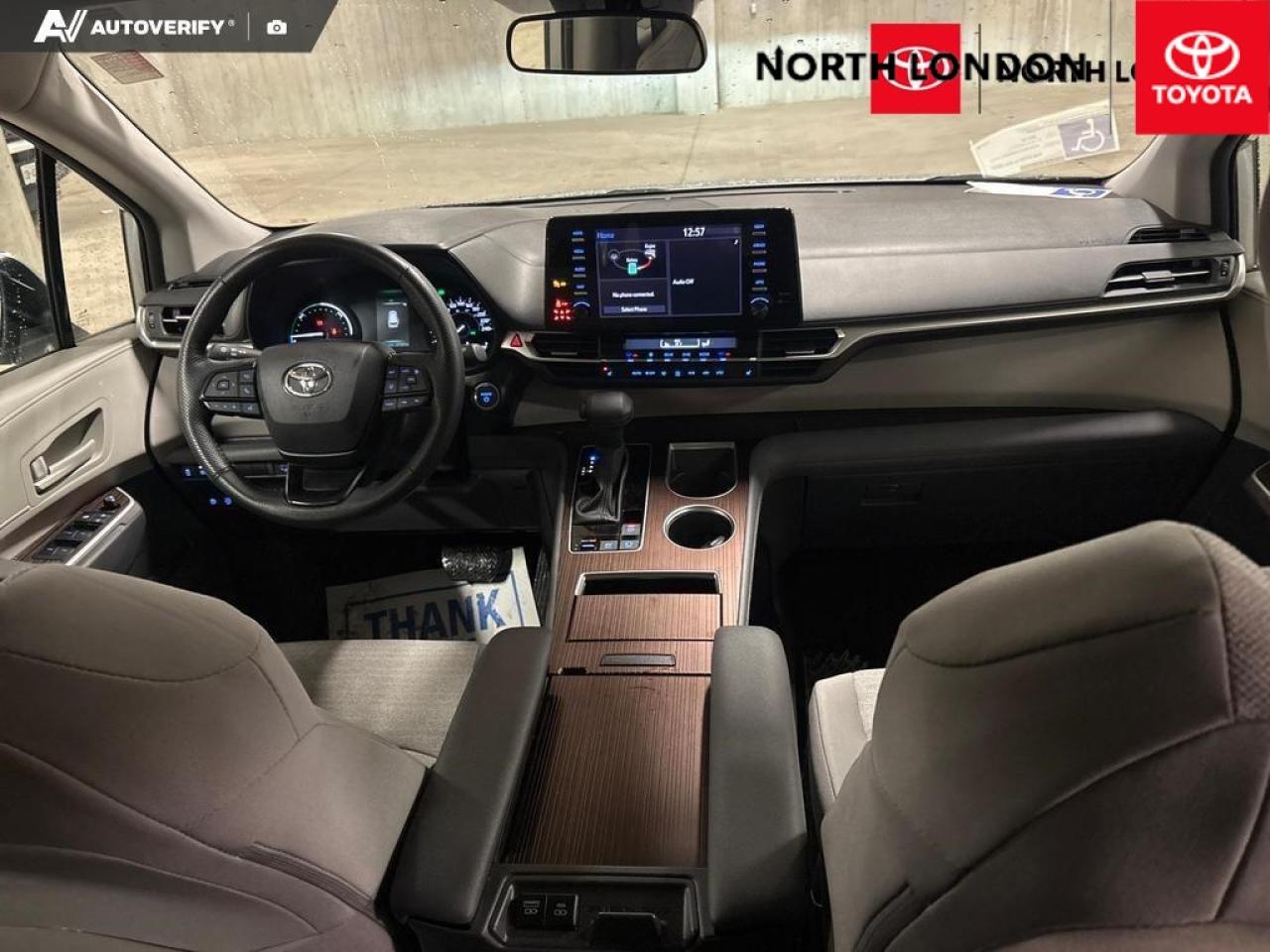 2023 Toyota Sienna  Photo