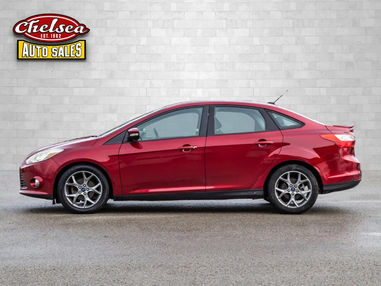 2014 Ford Focus SE SEDAN Photo2