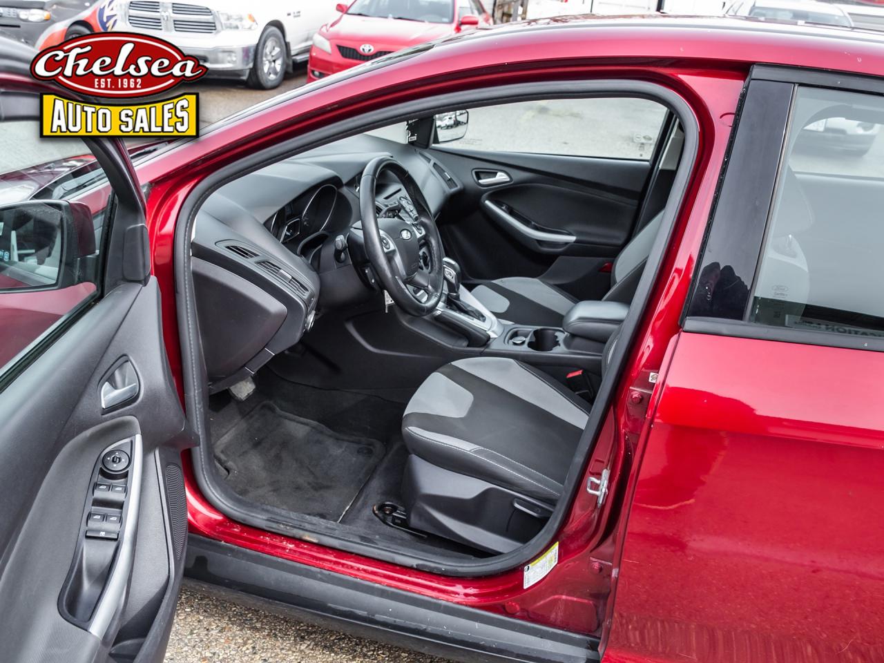 2014 Ford Focus SE SEDAN Photo