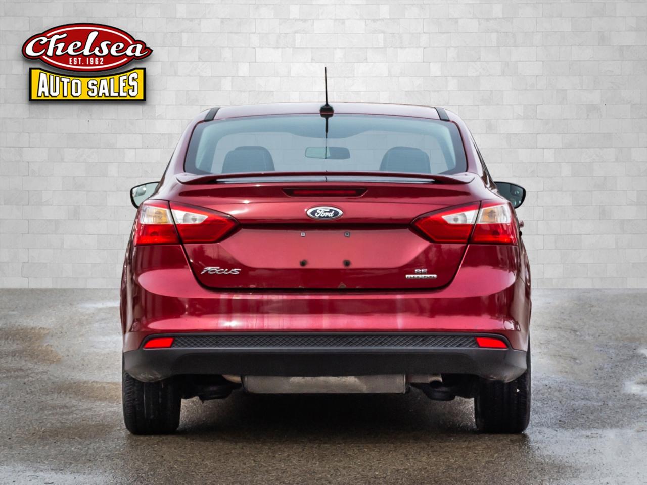 2014 Ford Focus SE SEDAN Photo