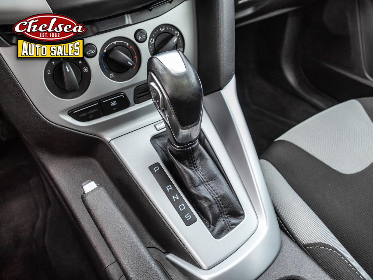 2014 Ford Focus SE SEDAN Photo