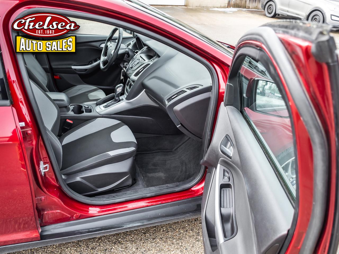 2014 Ford Focus SE SEDAN Photo