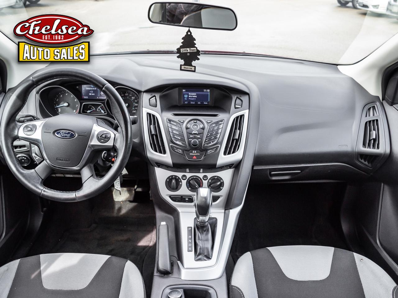 2014 Ford Focus SE SEDAN Photo