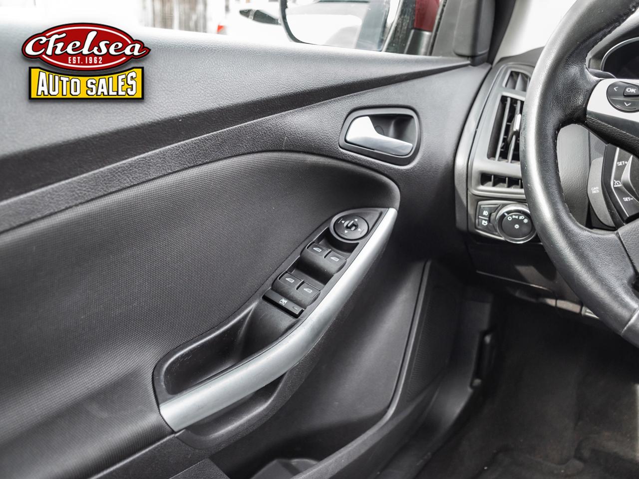 2014 Ford Focus SE SEDAN Photo