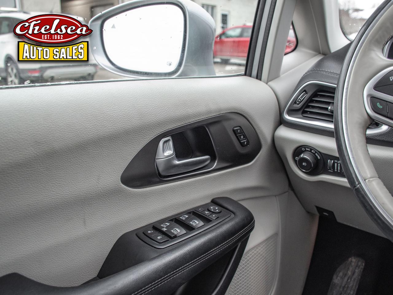 2017 Chrysler Pacifica Limited Photo