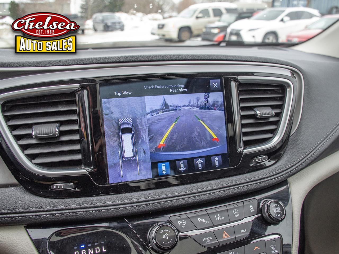 2017 Chrysler Pacifica Limited Photo