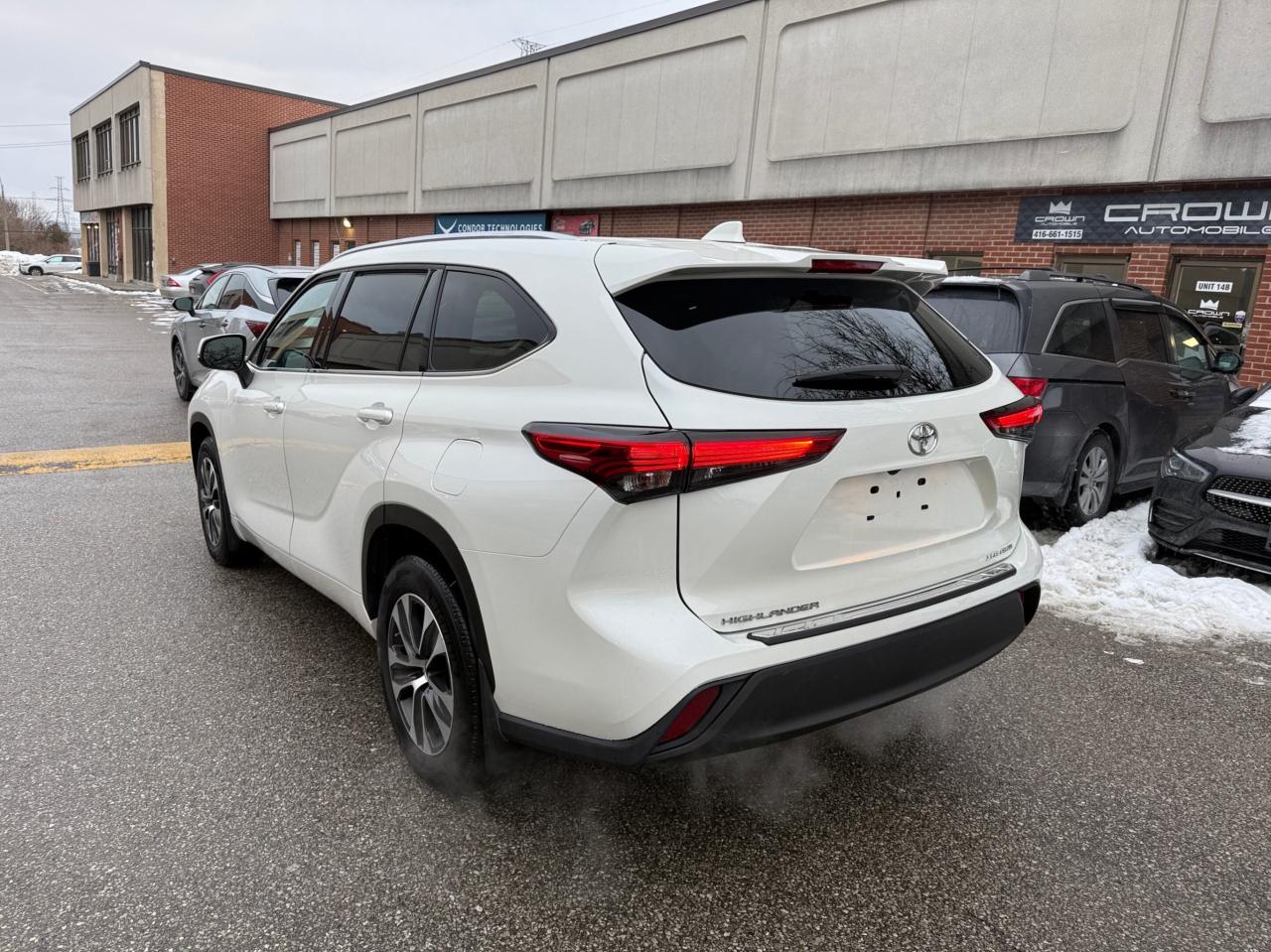 2021 Toyota Highlander XLE AWD, PREMIUM, LEATHER, SUNROOF Photo