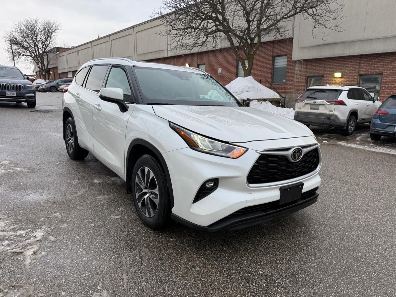 2021 Toyota Highlander XLE AWD, PREMIUM, LEATHER, SUNROOF Photo