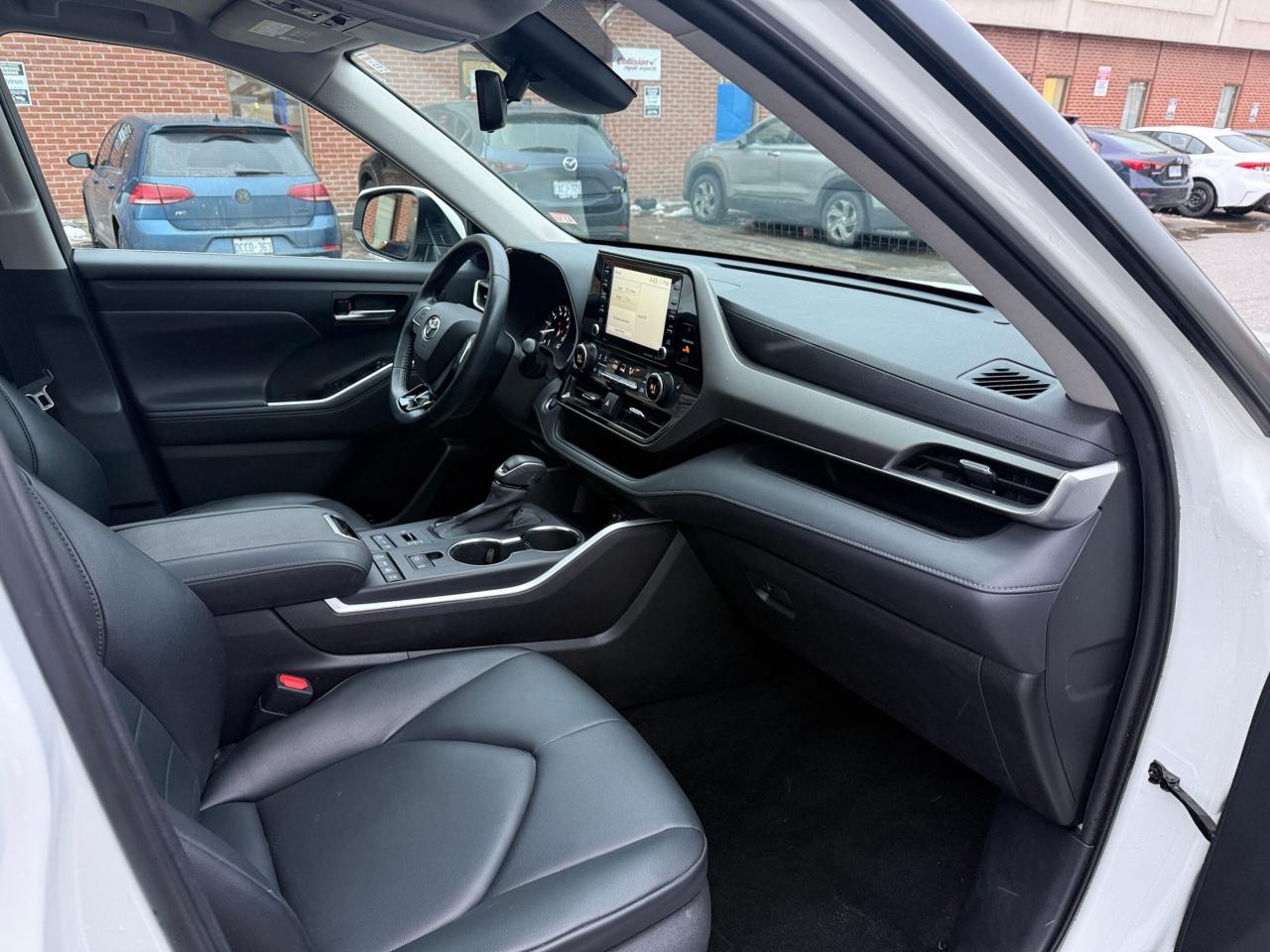 2021 Toyota Highlander XLE AWD, PREMIUM, LEATHER, SUNROOF Photo