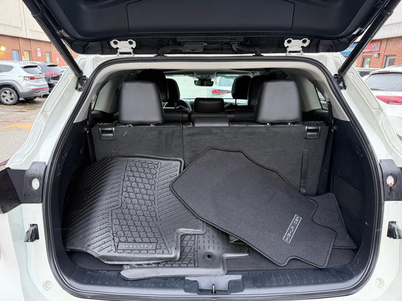 2021 Toyota Highlander XLE AWD, PREMIUM, LEATHER, SUNROOF Photo