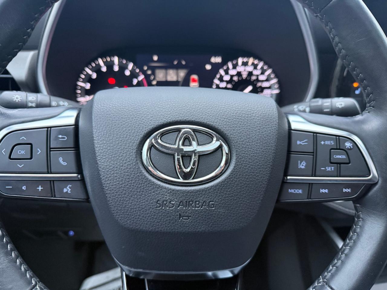 2021 Toyota Highlander XLE AWD, PREMIUM, LEATHER, SUNROOF Photo