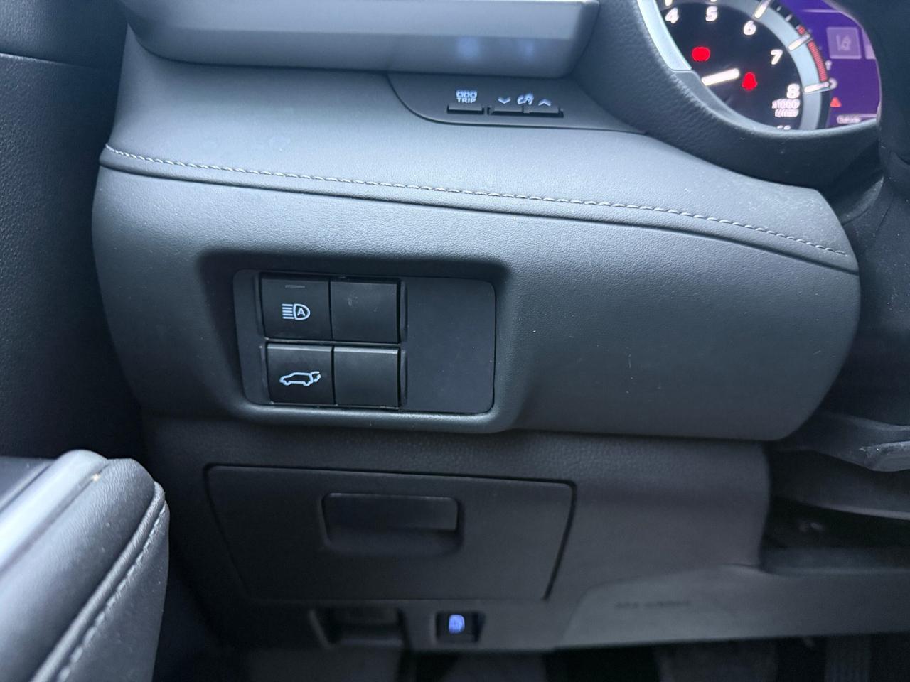 2021 Toyota Highlander XLE AWD, PREMIUM, LEATHER, SUNROOF Photo