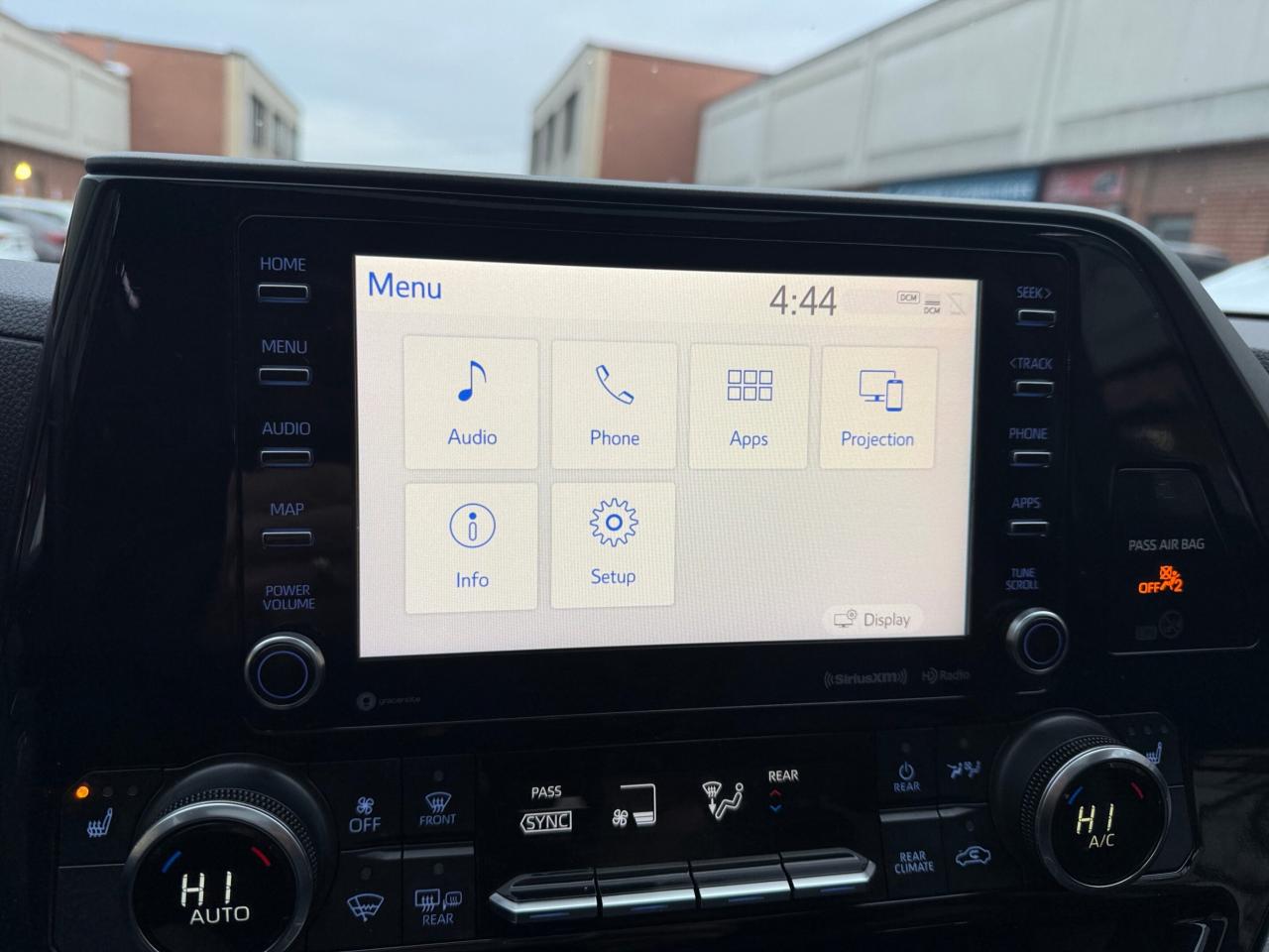 2021 Toyota Highlander XLE AWD, PREMIUM, LEATHER, SUNROOF Photo