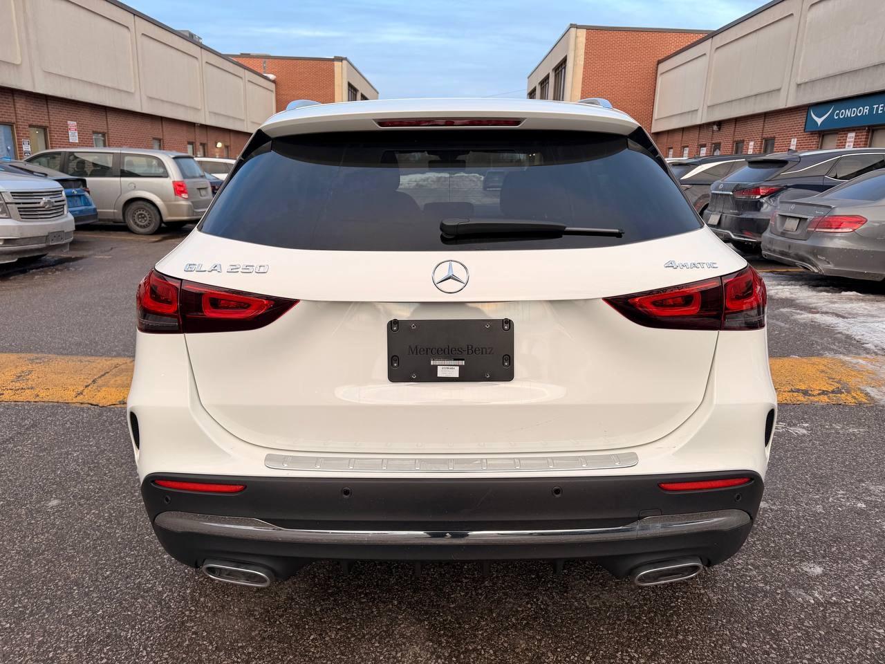 2022 Mercedes-Benz GLA-Class GLA 250 4MATIC SUV Photo4