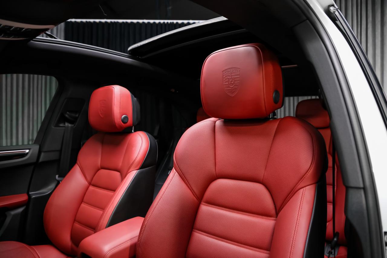 2020 Porsche Macan S PREMIUM PLUS AWD NOACCIDNT LOWKMS PDLS+ REDINT Photo