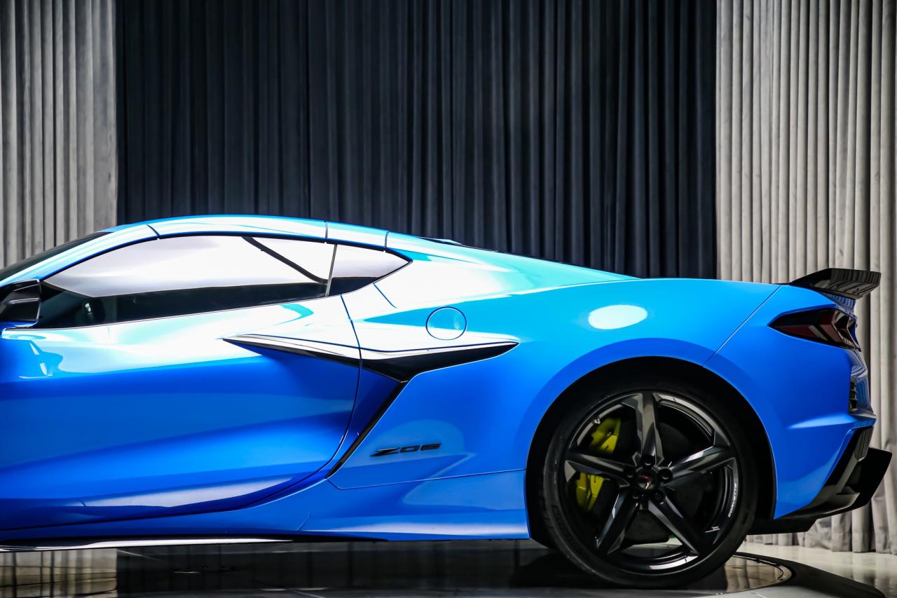 2023 Chevrolet Corvette Z06 COUPE 3LZ 670HP CARBONWHEELS CERAMICBRAKE LIFT Photo
