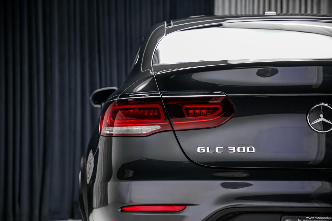 2020 Mercedes-Benz GLC 300 4MATIC COUPE AMG LINE LOADED NOACCIDNT NITEPKG Photo