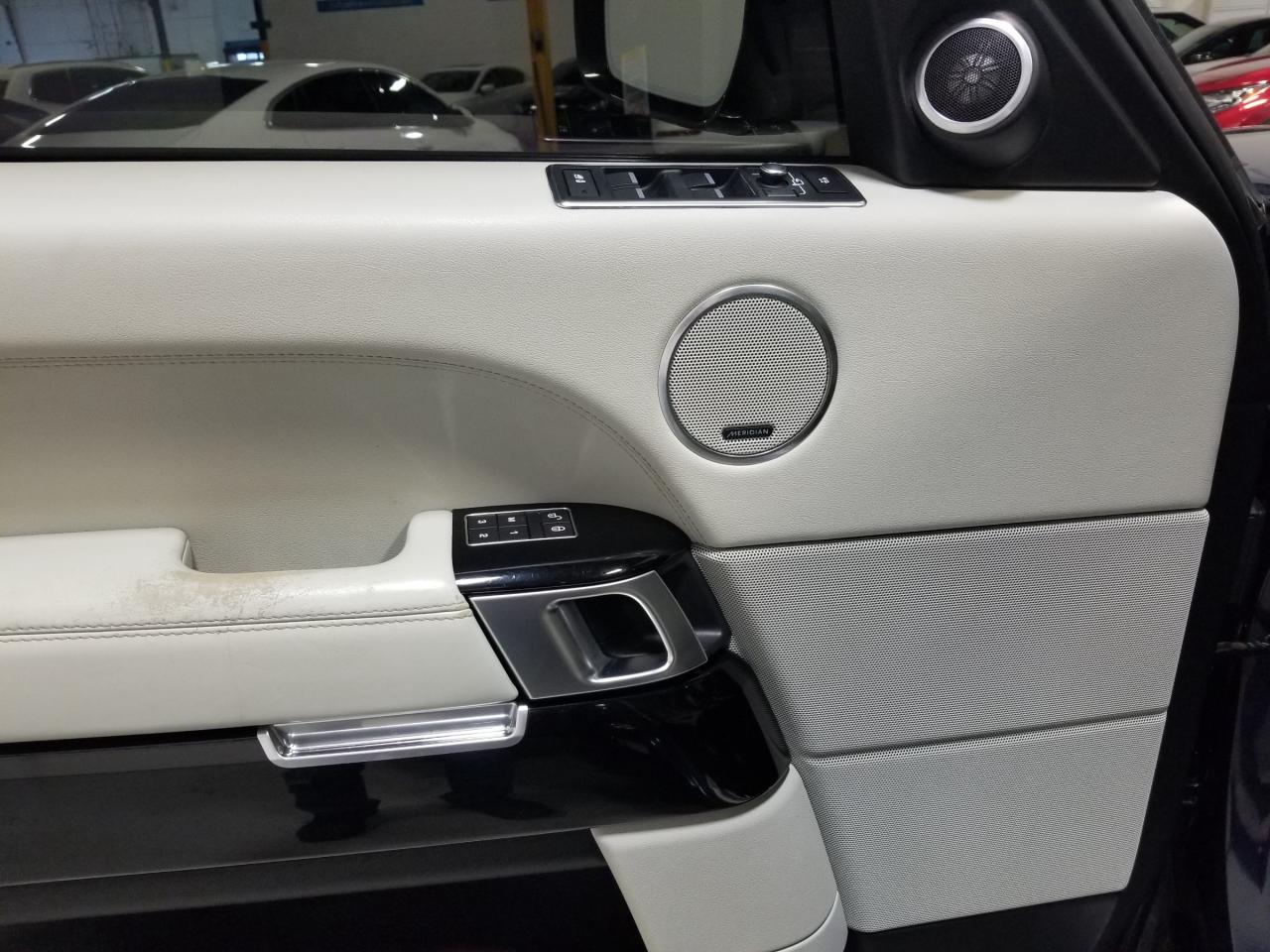 2016 Land Rover Range Rover 5.0L V8 Supercharged 4dr 4x4 Photo