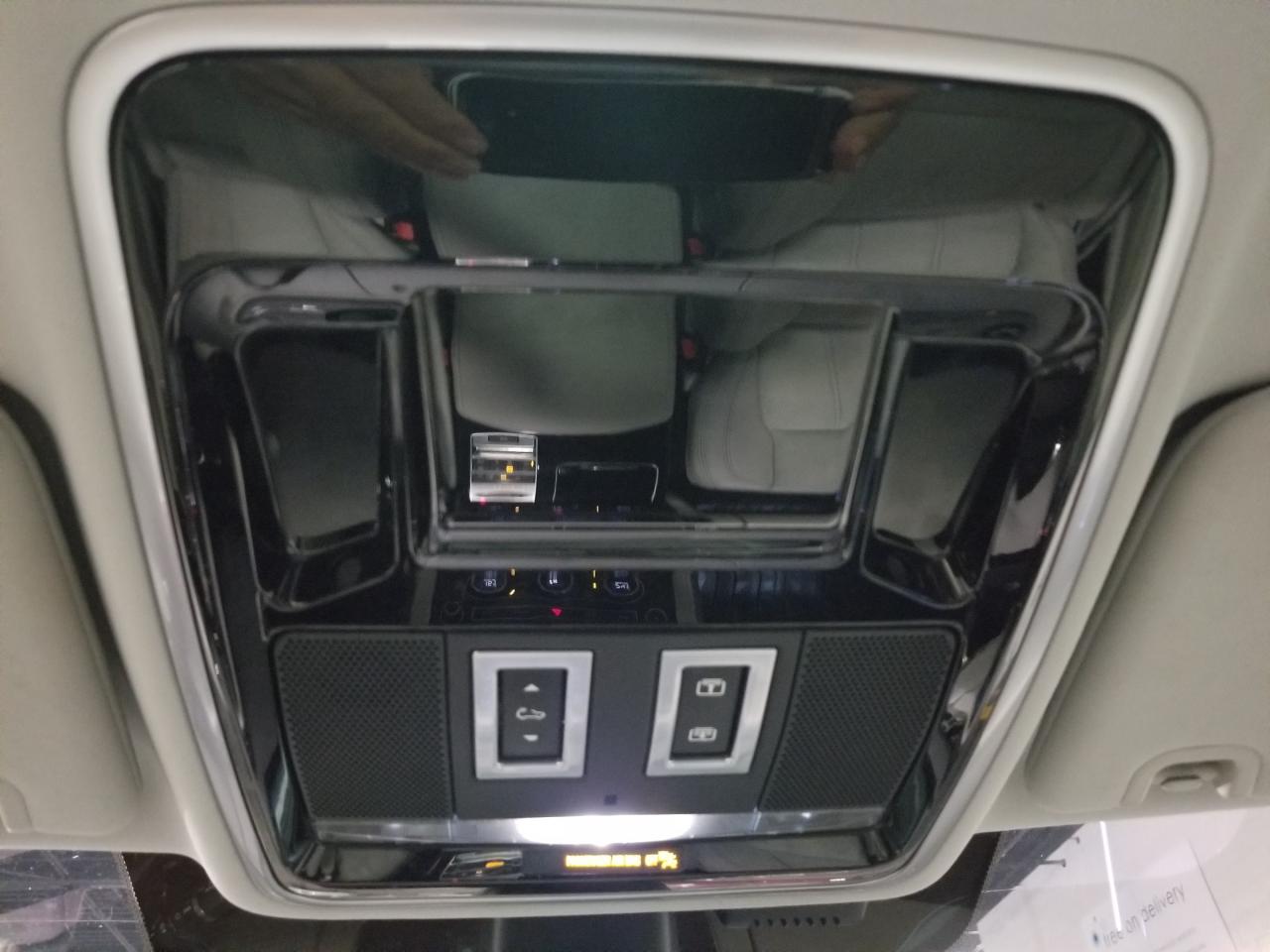 2016 Land Rover Range Rover 5.0L V8 Supercharged 4dr 4x4 Photo