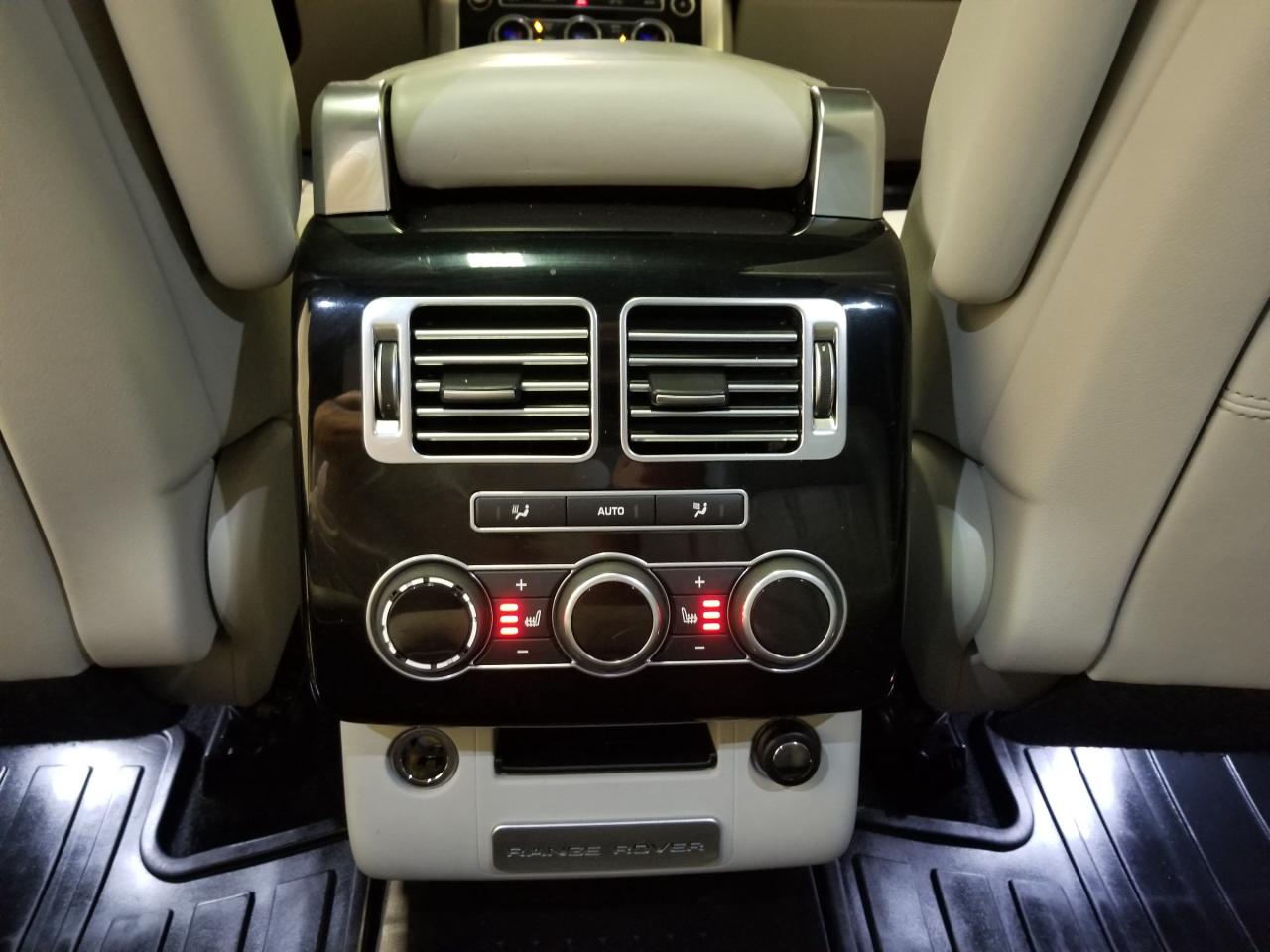 2016 Land Rover Range Rover 5.0L V8 Supercharged 4dr 4x4 Photo