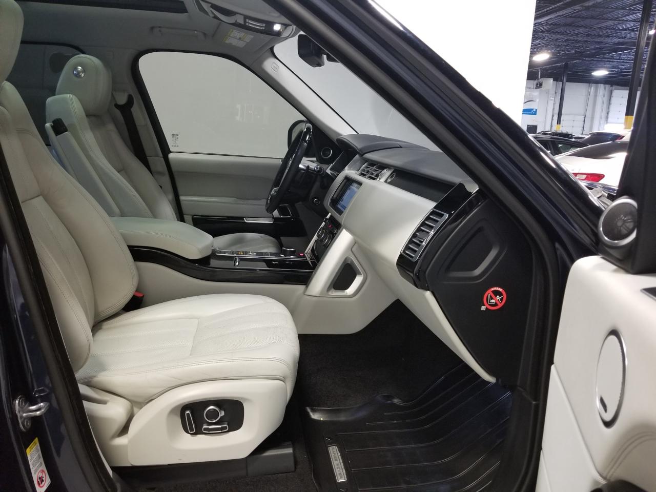 2016 Land Rover Range Rover 5.0L V8 Supercharged 4dr 4x4 Photo