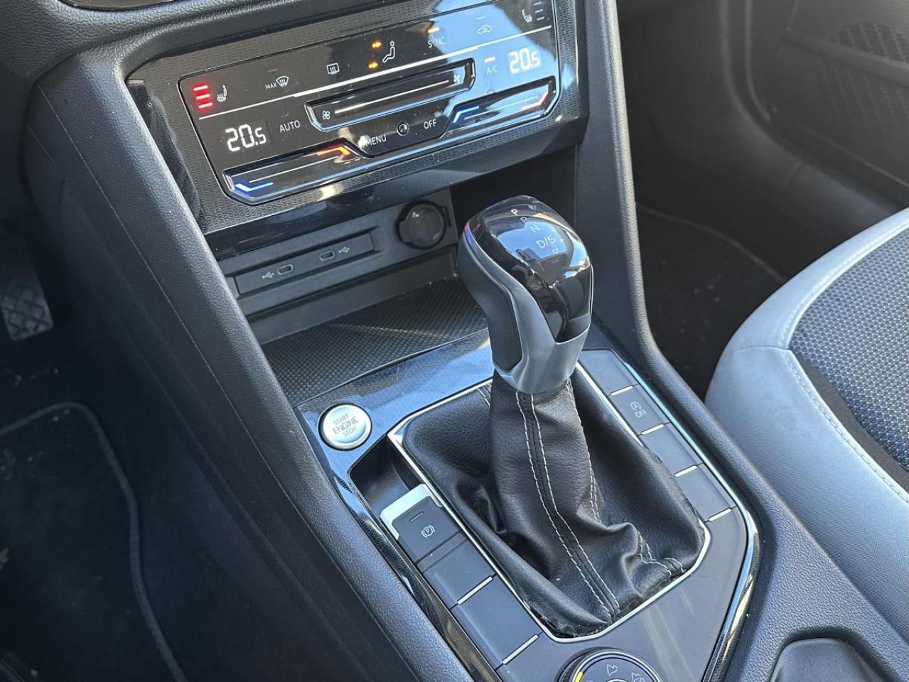 2025 Volkswagen Taos Trendline 4Motion AWD Photo