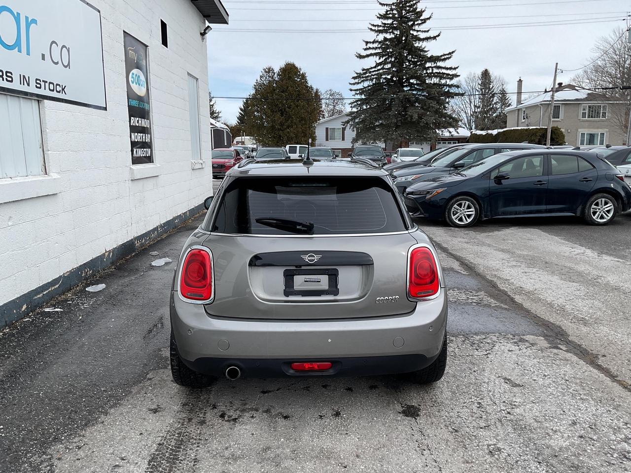2019 MINI 5 Door Cooper 4dr Hatchback Photo3