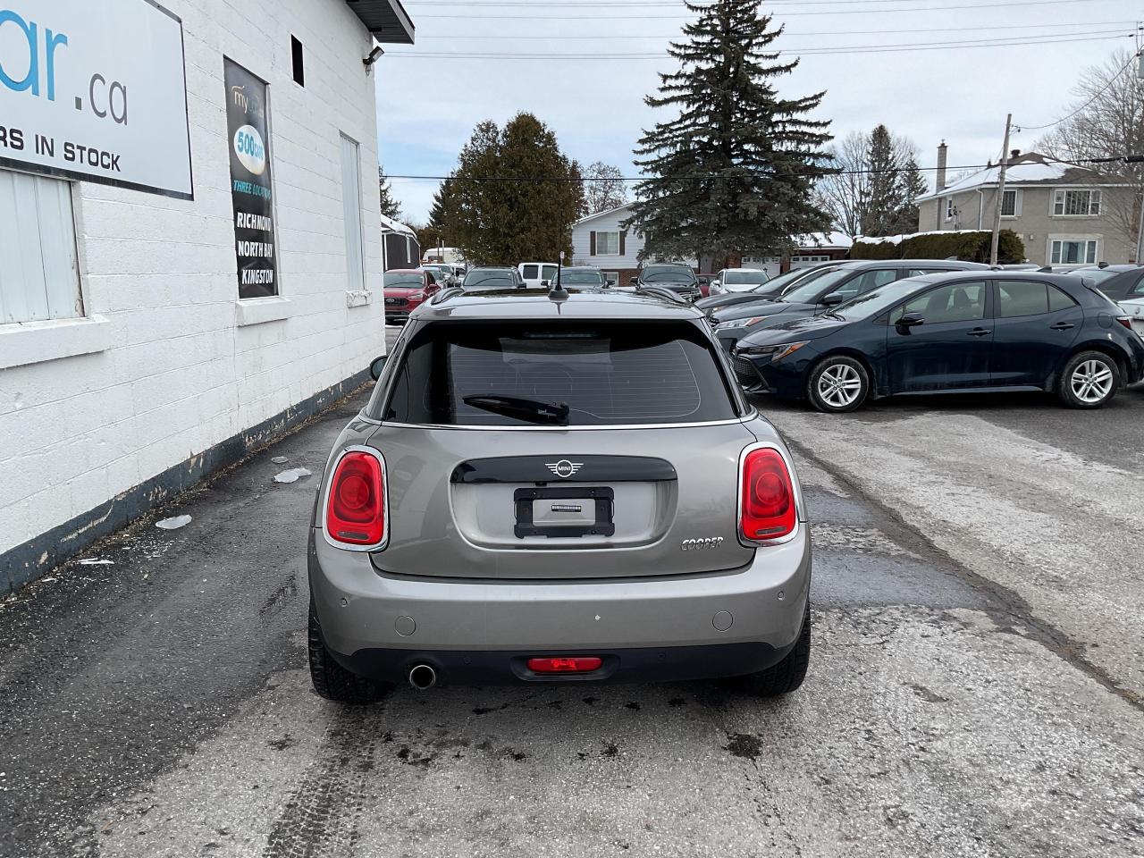 2019 MINI 5 Door Cooper 4dr Hatchback Photo