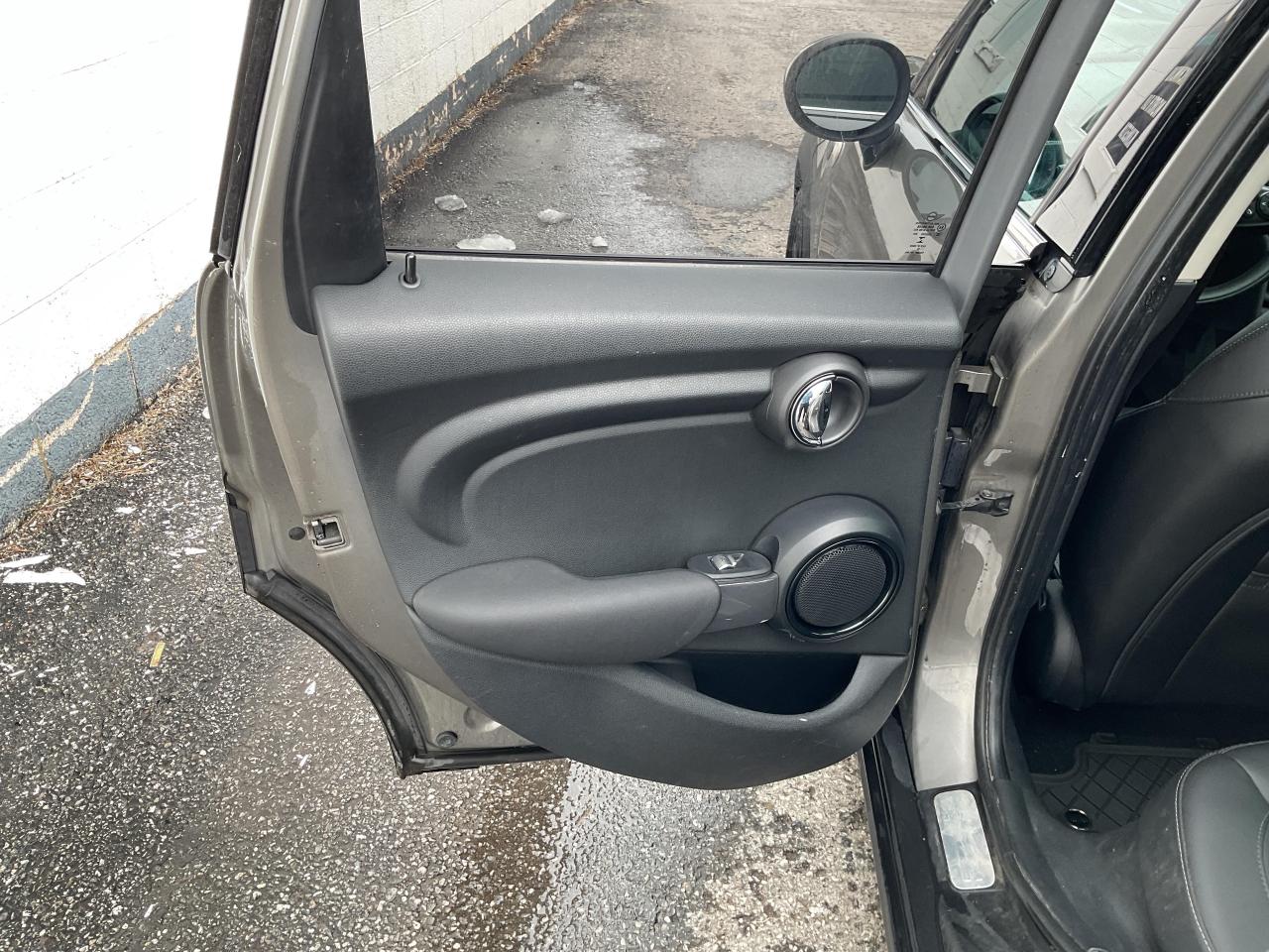 2019 MINI 5 Door Cooper 4dr Hatchback Photo