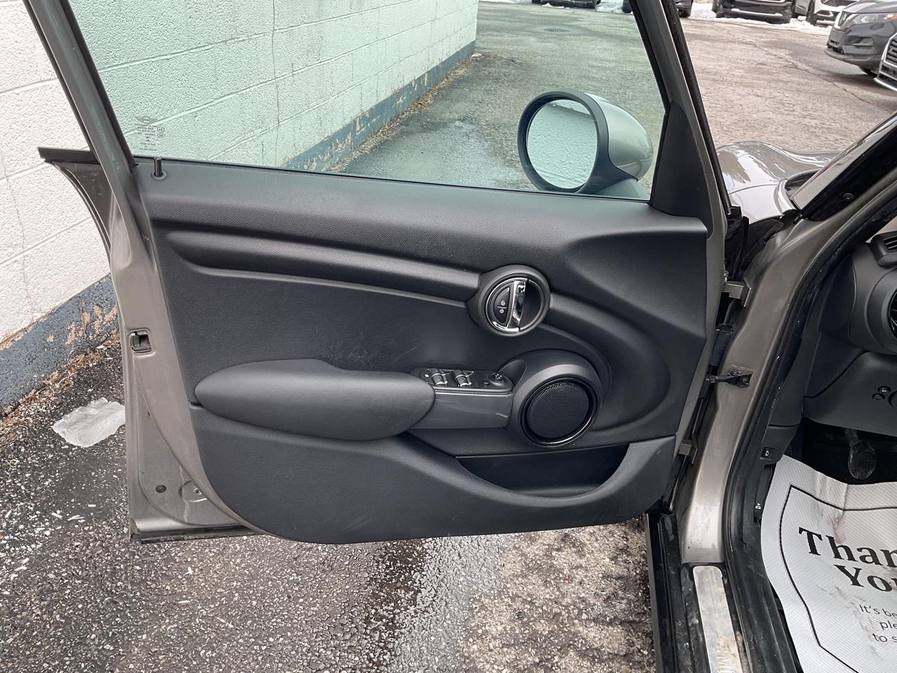2019 MINI 5 Door Cooper 4dr Hatchback Photo