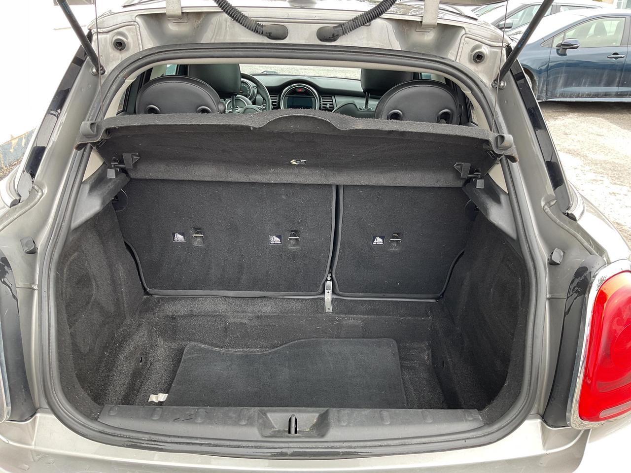 2019 MINI 5 Door Cooper 4dr Hatchback Photo