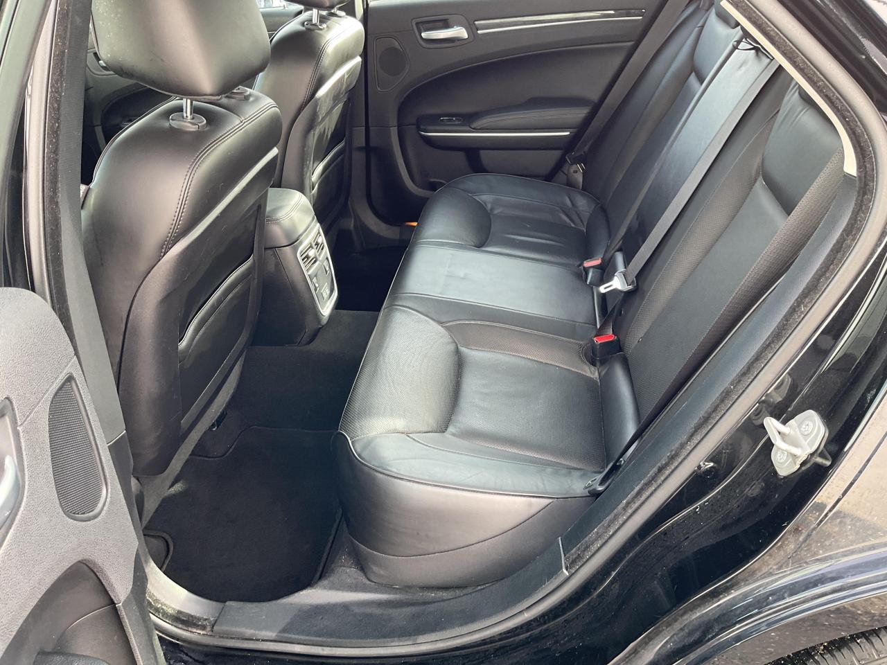 2023 Chrysler 300 Touring-L 4dr Rear-Wheel Drive Sedan Photo