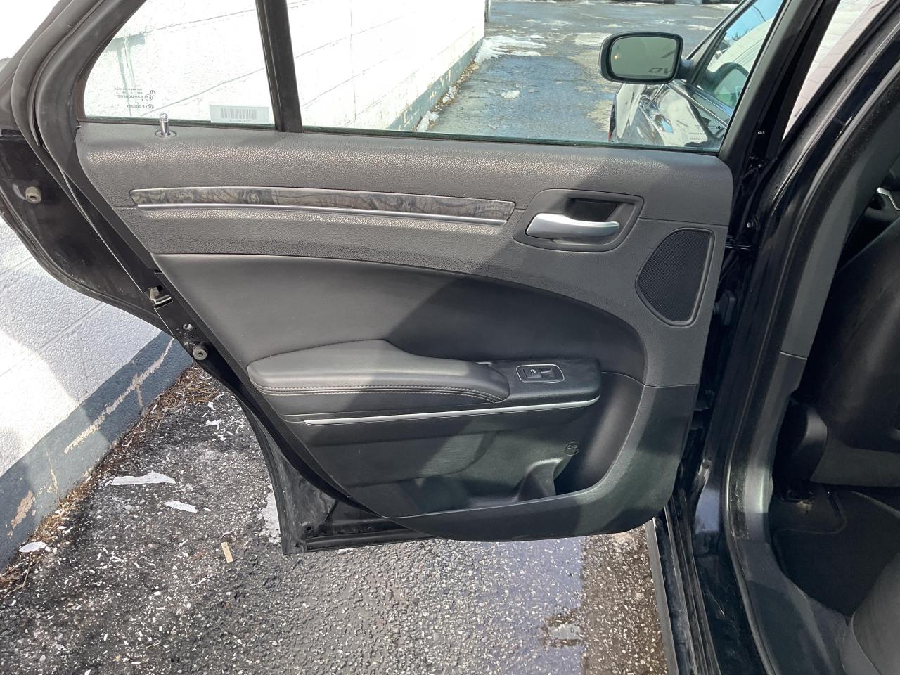 2023 Chrysler 300 Touring-L 4dr Rear-Wheel Drive Sedan Photo