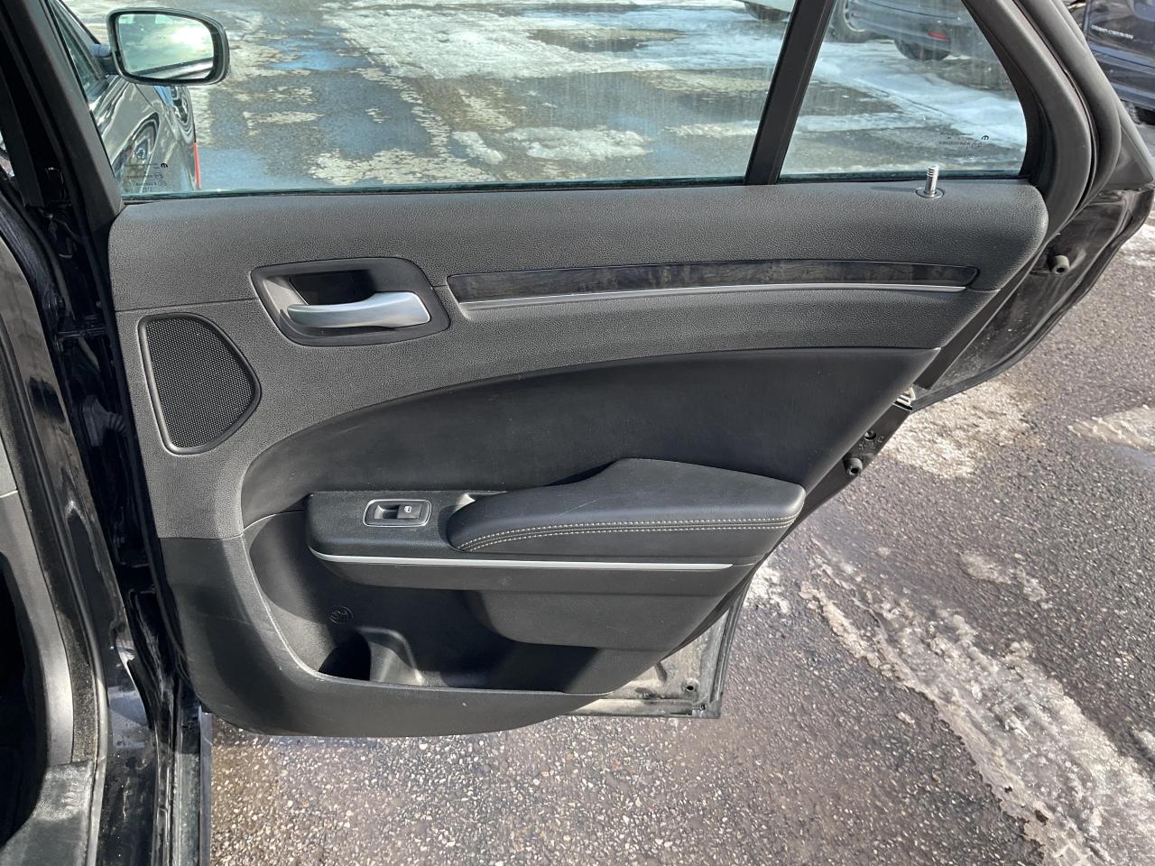 2023 Chrysler 300 Touring-L 4dr Rear-Wheel Drive Sedan Photo