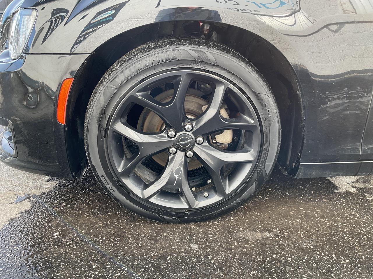 2023 Chrysler 300 Touring-L 4dr Rear-Wheel Drive Sedan Photo