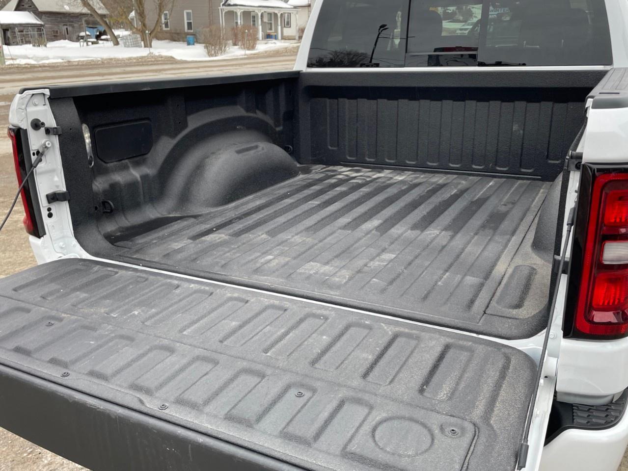 2025 RAM 1500 SPORT 4X4 CREW CAB 5'7" BOX Photo