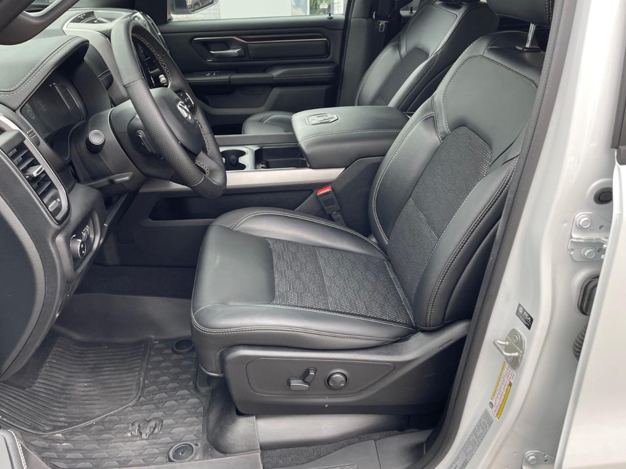 2025 RAM 1500 SPORT 4X4 CREW CAB 5'7" BOX Photo