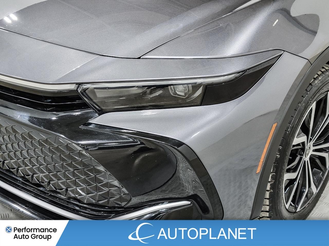 2023 Toyota Crown XLE AWD, Hybrid, Back Up Cam, Apple CarPlay! Photo