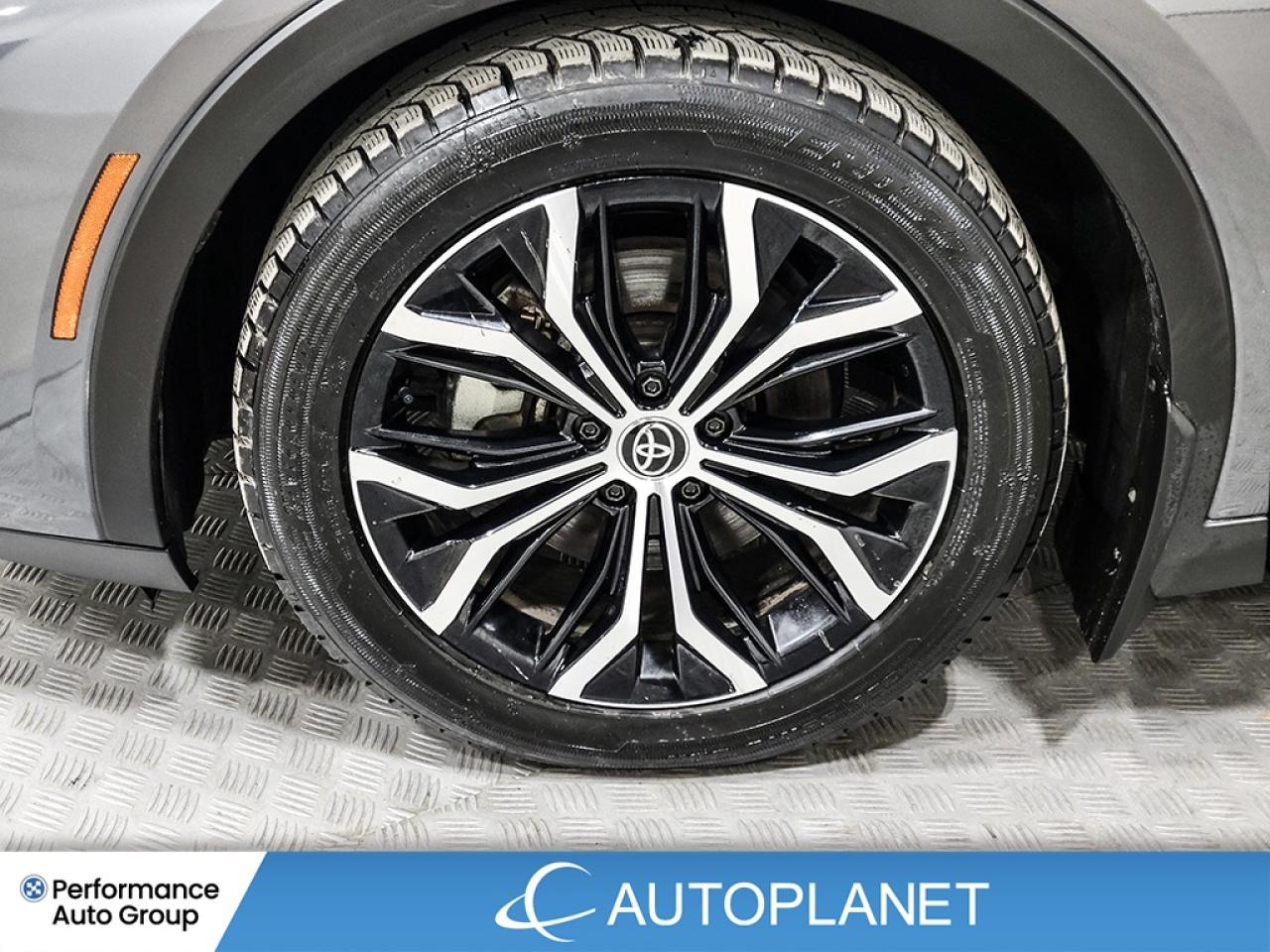 2023 Toyota Crown XLE AWD, Hybrid, Back Up Cam, Apple CarPlay! Photo